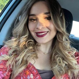 Meet your Posher, Ana